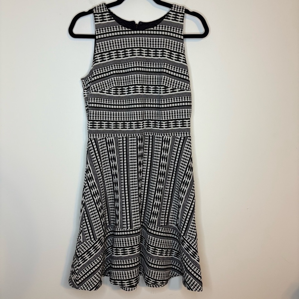 LOFT Black and White  Sleeveless Midi Swing Dress Size 6